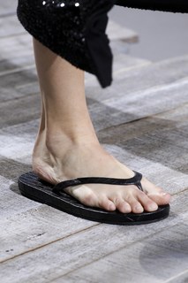 Kendall Jenner feet photo thumbnail