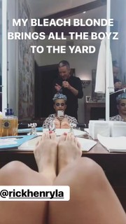 Katy Perry feet photo thumbnail