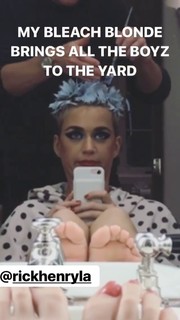 Katy Perry feet photo thumbnail