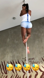Gracyanne Barbosa feet photo thumbnail