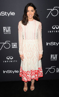 Aubrey Plaza feet photo thumbnail