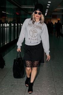 Fergie feet photo thumbnail