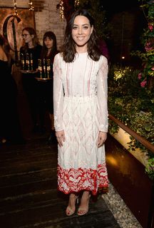 Aubrey Plaza feet photo thumbnail