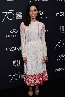 Aubrey Plaza feet photo thumbnail