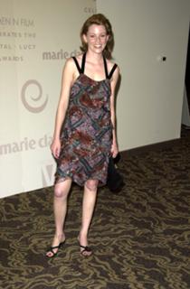 Elizabeth Banks feet photo thumbnail