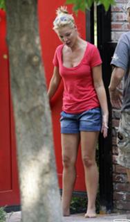 Katherine Heigl feet photo thumbnail