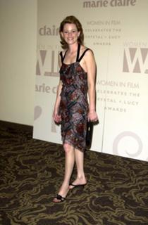 Elizabeth Banks feet photo thumbnail