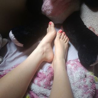 Isa Pes feet photo thumbnail