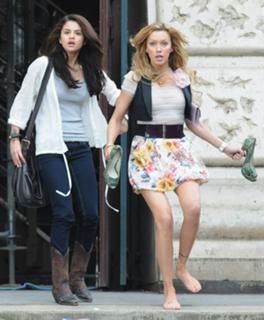 Katie Cassidy feet photo thumbnail