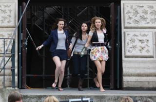 Katie Cassidy feet photo thumbnail