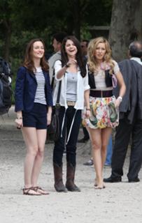 Katie Cassidy feet photo thumbnail