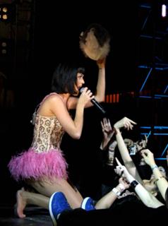 Katy Perry feet photo thumbnail