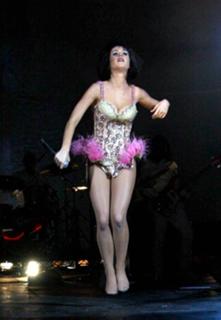 Katy Perry feet photo thumbnail