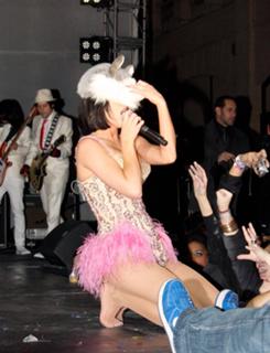 Katy Perry feet photo thumbnail