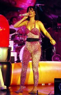 Katy Perry feet photo thumbnail