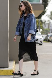 Lily Collins feet photo thumbnail