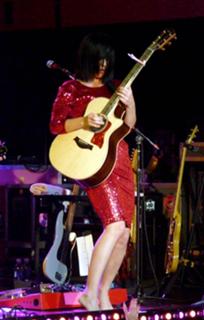 Katy Perry feet photo thumbnail