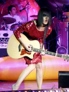 Katy Perry feet photo thumbnail