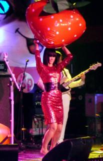 Katy Perry feet photo thumbnail
