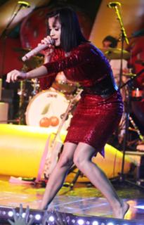 Katy Perry feet photo thumbnail