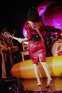 Katy Perry feet photo thumbnail