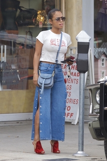 Christina Milian feet photo thumbnail