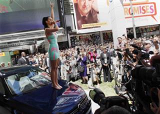 Katy Perry feet photo thumbnail