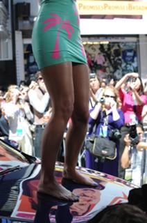 Katy Perry feet photo thumbnail