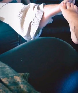 Paris Jackson feet photo thumbnail