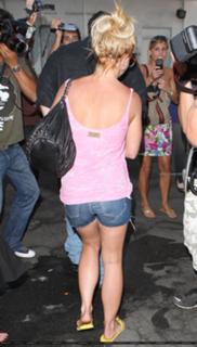 Britney Spears feet photo thumbnail