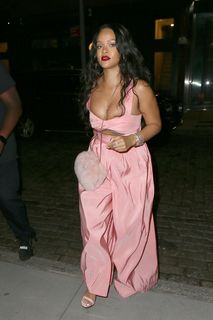 Rihanna feet photo thumbnail