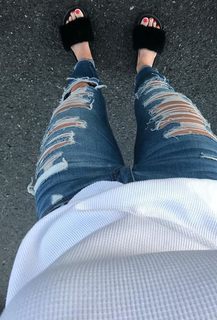 Chelsea Green feet photo thumbnail