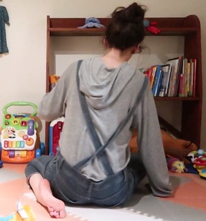 Brittani Taylor feet photo thumbnail