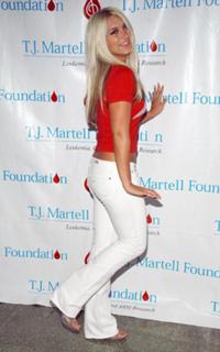 Brooke Hogan feet photo thumbnail