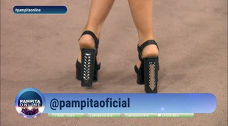 Carolina Ardohain feet photo thumbnail