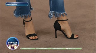 Carolina Ardohain feet photo thumbnail