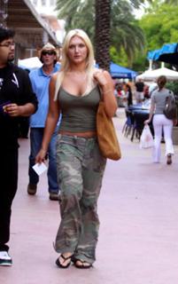 Brooke Hogan feet photo thumbnail