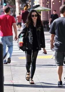 Lily Collins feet photo thumbnail