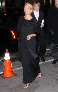 Uma Thurman feet photo thumbnail
