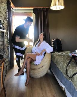 Isis Valverde feet photo thumbnail