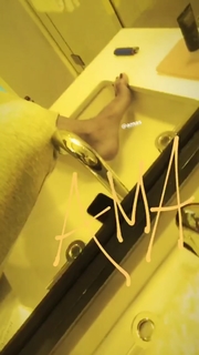 Selena Gomez feet photo thumbnail