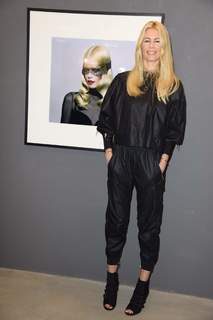 Claudia Schiffer feet photo thumbnail