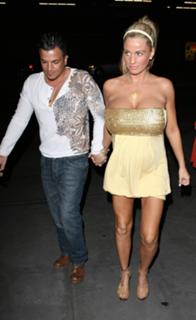 Katie Price feet photo thumbnail
