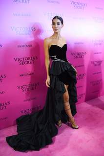 Lily Aldridge feet photo thumbnail