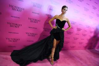 Lily Aldridge feet photo thumbnail