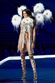 Sara Sampaio feet photo thumbnail
