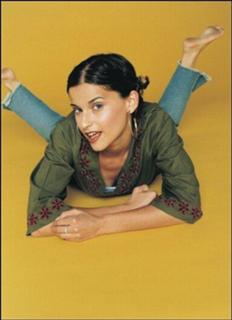 Nelly Furtado feet photo thumbnail