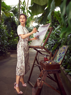 Emilia Clarke feet photo thumbnail