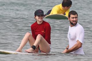 Avril Lavigne feet photo thumbnail