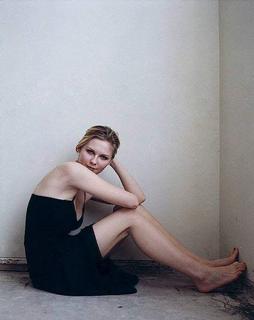 Kirsten Dunst feet photo thumbnail